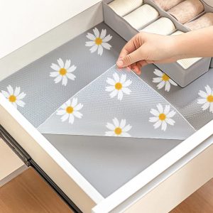Daisy-Patterned Drawer Liner
